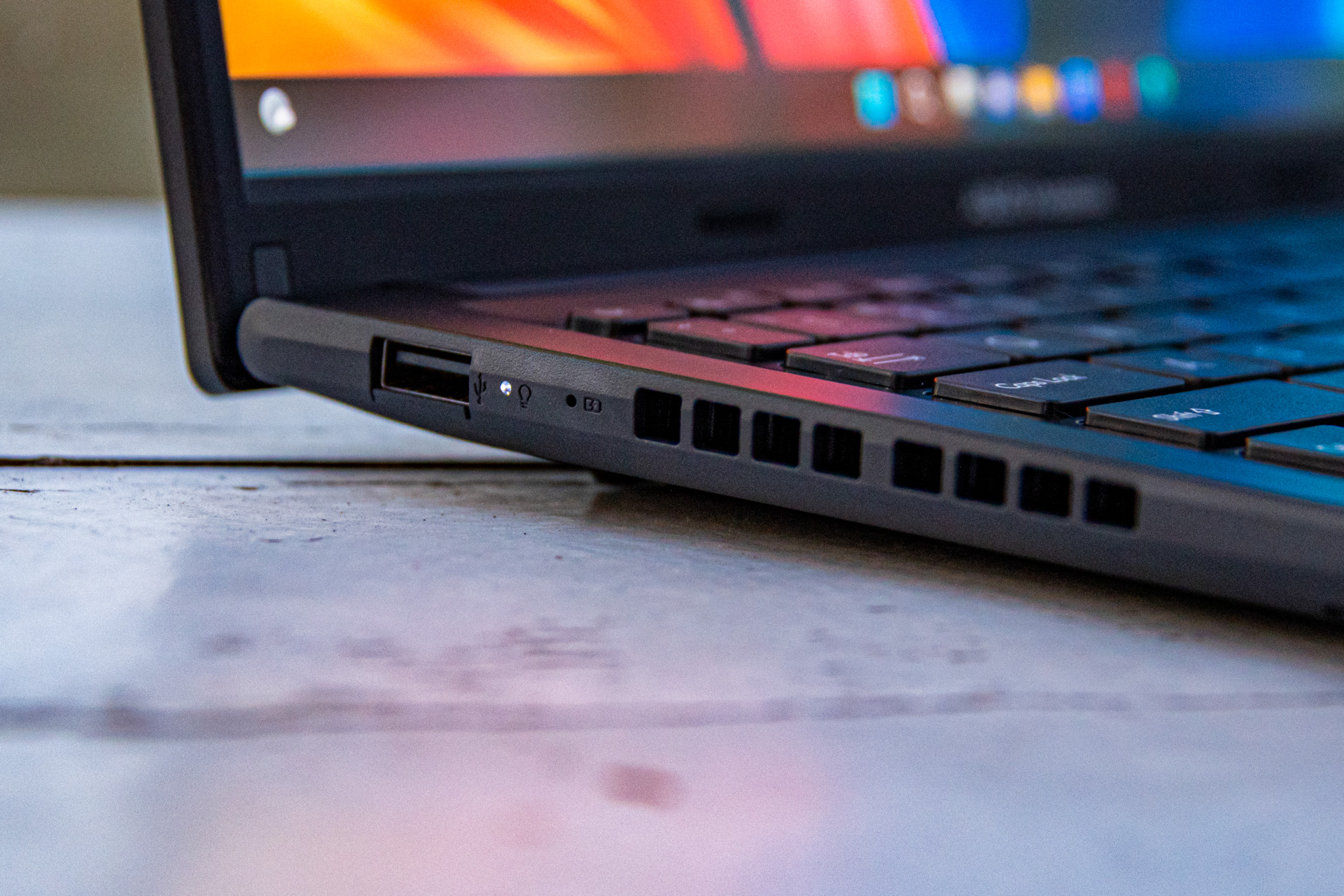 ASUS Vivobook 14 OLED Audio LAB (9 of 14).jpg