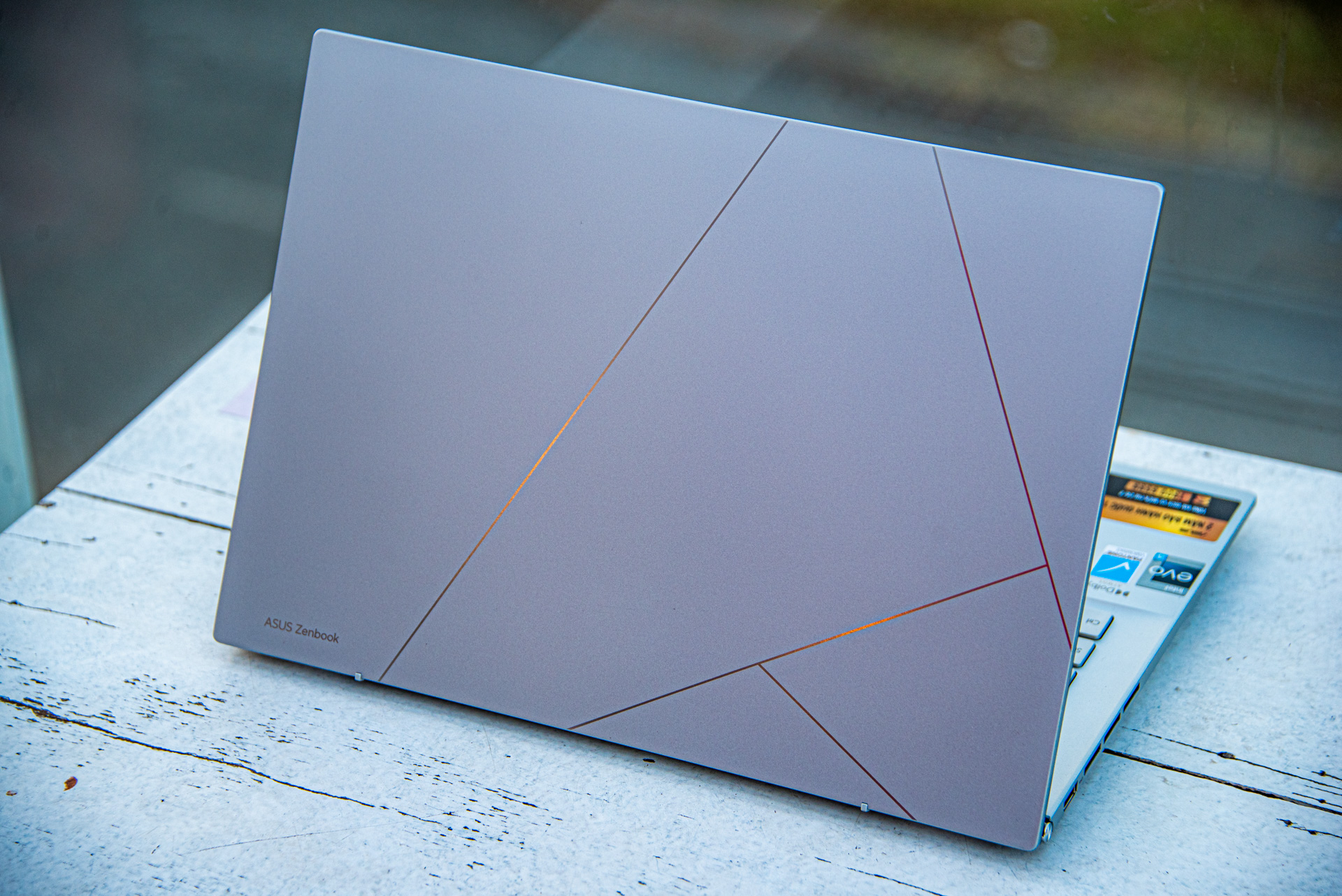 Trên tay ASUS Zenbook 14 OLED (UX3402V): Laptop doanh nhân mỏng nhẹ, lịch lãm
