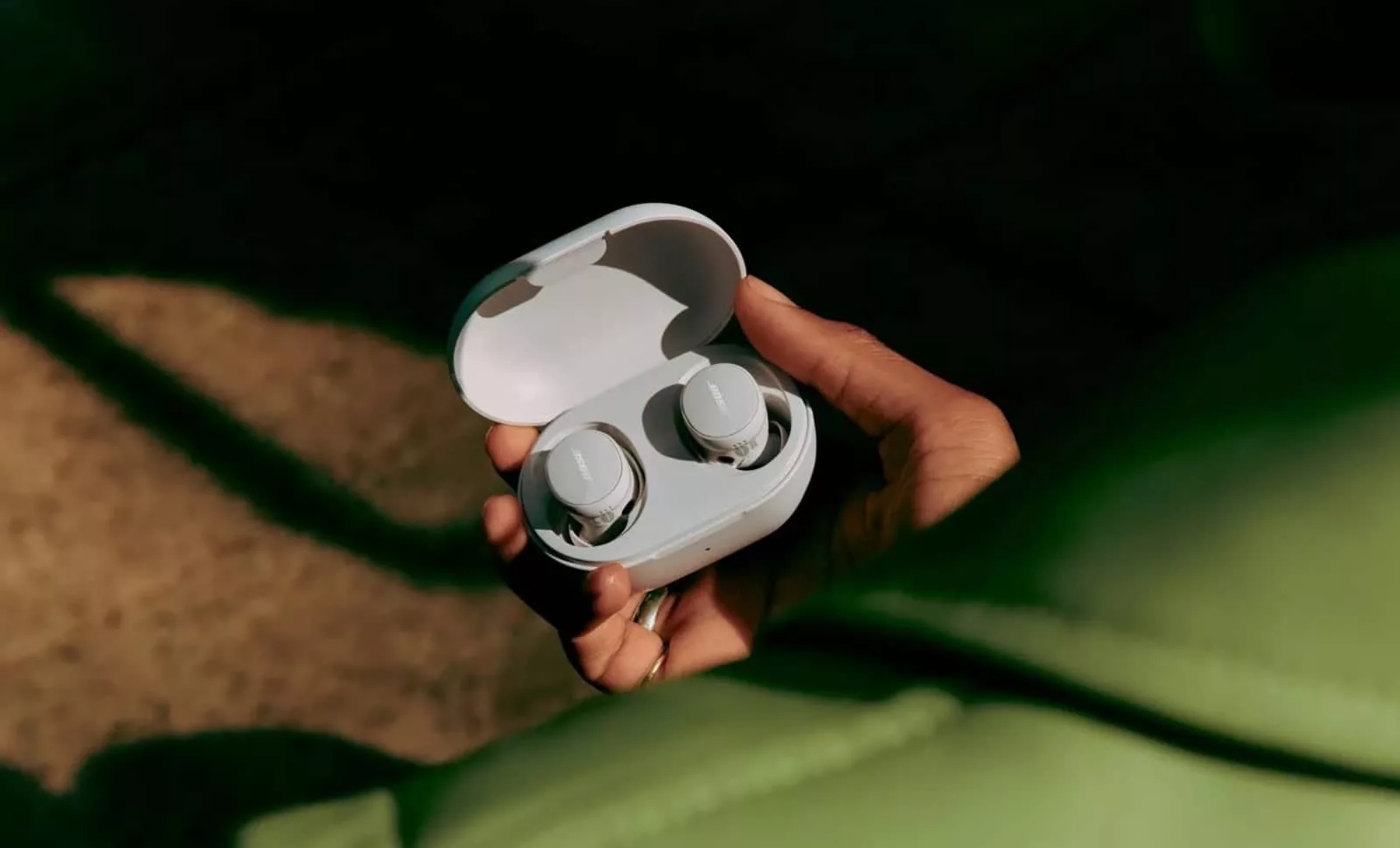 Bose QuietComfort Wireless Earbuds - Chiếc tai nghe True-Wireless chống ồn, giá cạnh tranh Airpods 4 với nhiều màu sắc