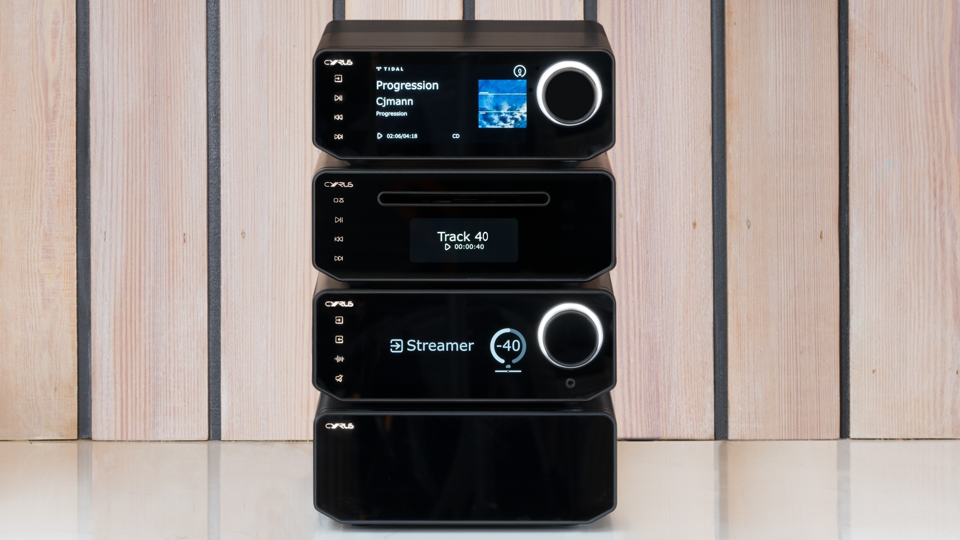 Cyrus 40 Series – Vẫn mang DNA nhỏ gọn, Made In UK