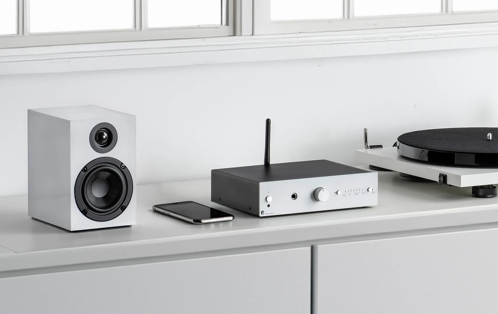 Pro-Ject Audio Stereo Box E – Chiếc ampli tích hợp sở hữu đầy đủ tính năng với mức giá chỉ khoảng 10 triệu đồng
