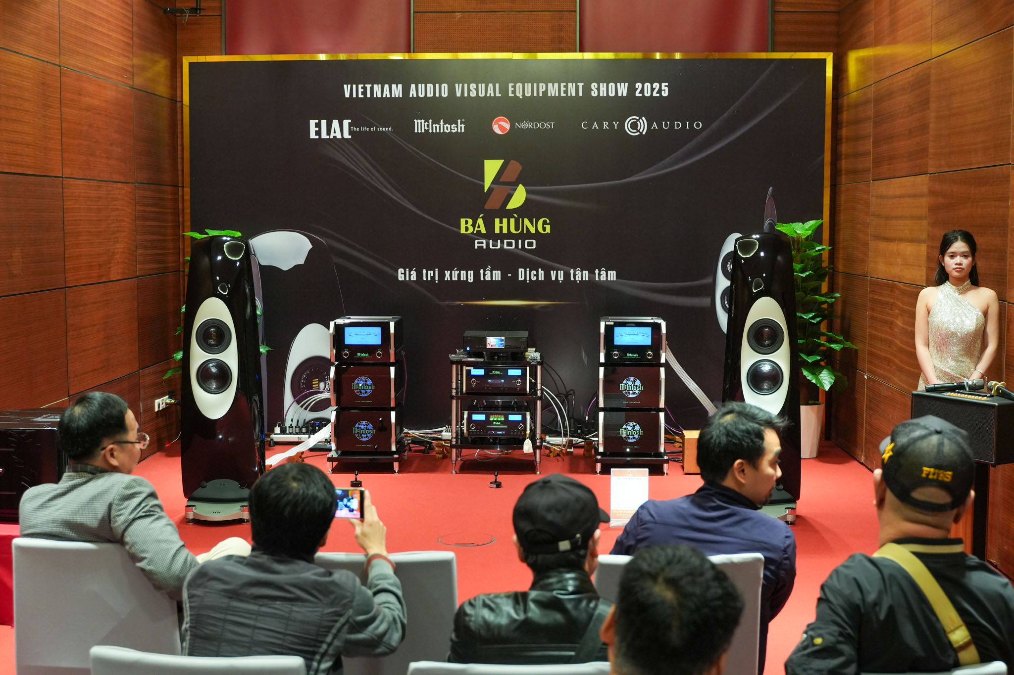 [AV Show Hà Nội 2025] Bá Hùng Audio Trình Diễn Phối Ghép ELAC Concentro 2.0 Và McIntosh Đỉnh Cao