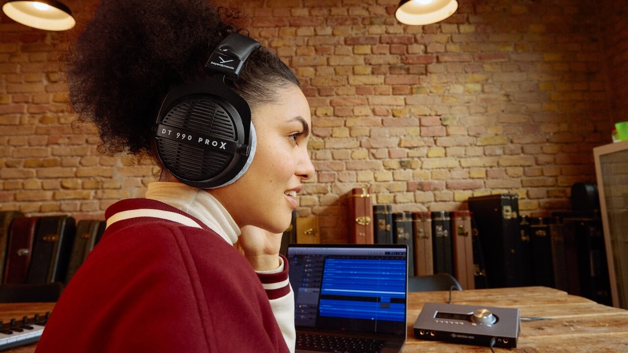 Beyerdynamic DT 990 PRO X: Huyền thoại phòng thu bước vào thời hiện đại
