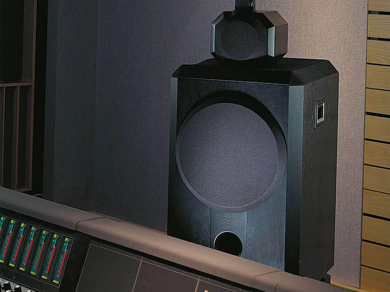 Bowers & Wilkins 800 Series Diamond D5 Media LAB (6).jpg