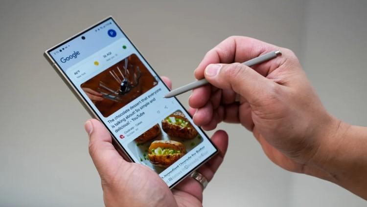 Bút S PEN của Galaxy S24 Ultra tỏa ra mùi khó chịu