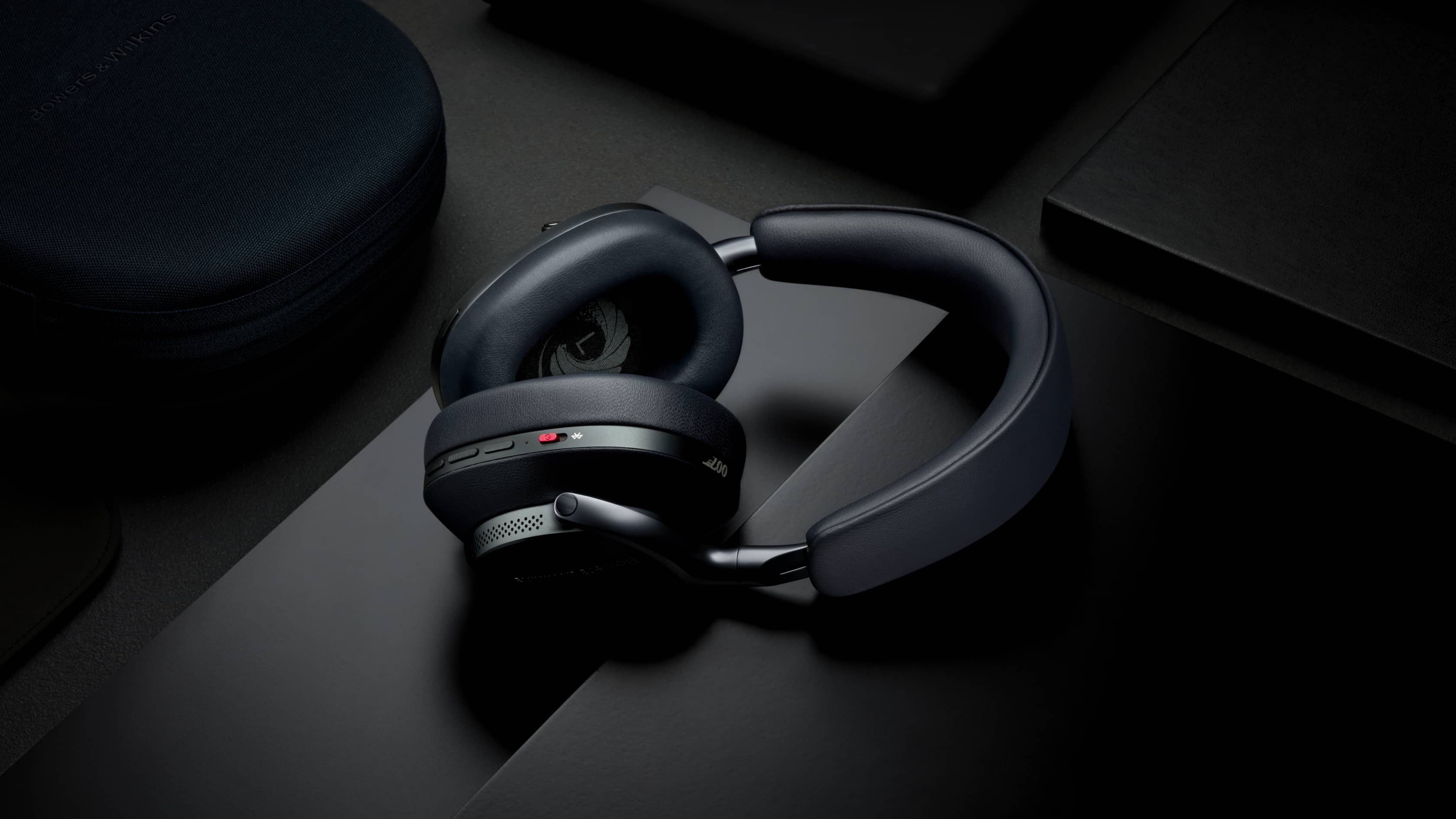 Bowers&Wilkins ra mắt Px8 phiên bản 007 nhân dịp kỷ niệm 60 năm thương hiệu James Bond