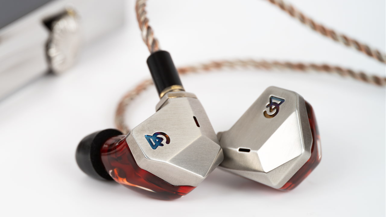 Campfire Audio Grand Luna: Tai nghe in-ear hybrid planar – balanced armature kèm DAC USB-C , giá 1400 USD
