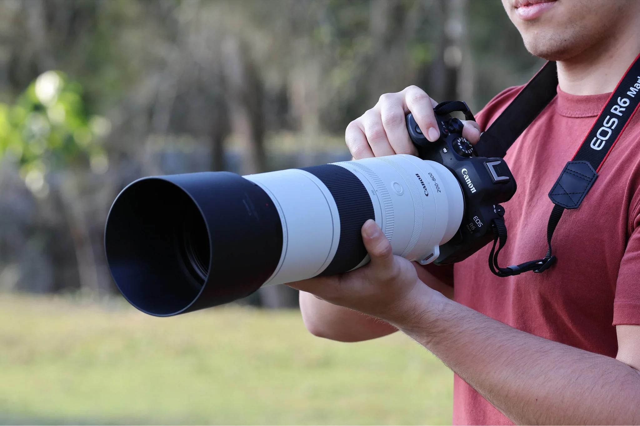 Canon ra mắt ống kính siêu zoom RF 200-800mm f/6.3-9 IS USM, giá 1900 USD