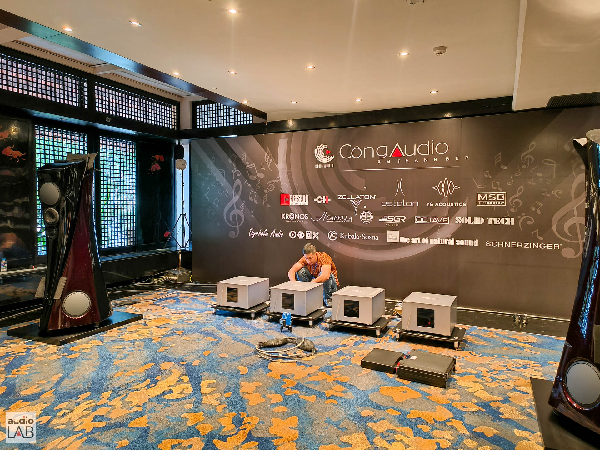 Cong-tac-chuan-bi-trien-lam-am-thanh-trieu-do-viet-nam-hi-end-show-2023-ha-noi-audio-lab (11 o...jpg