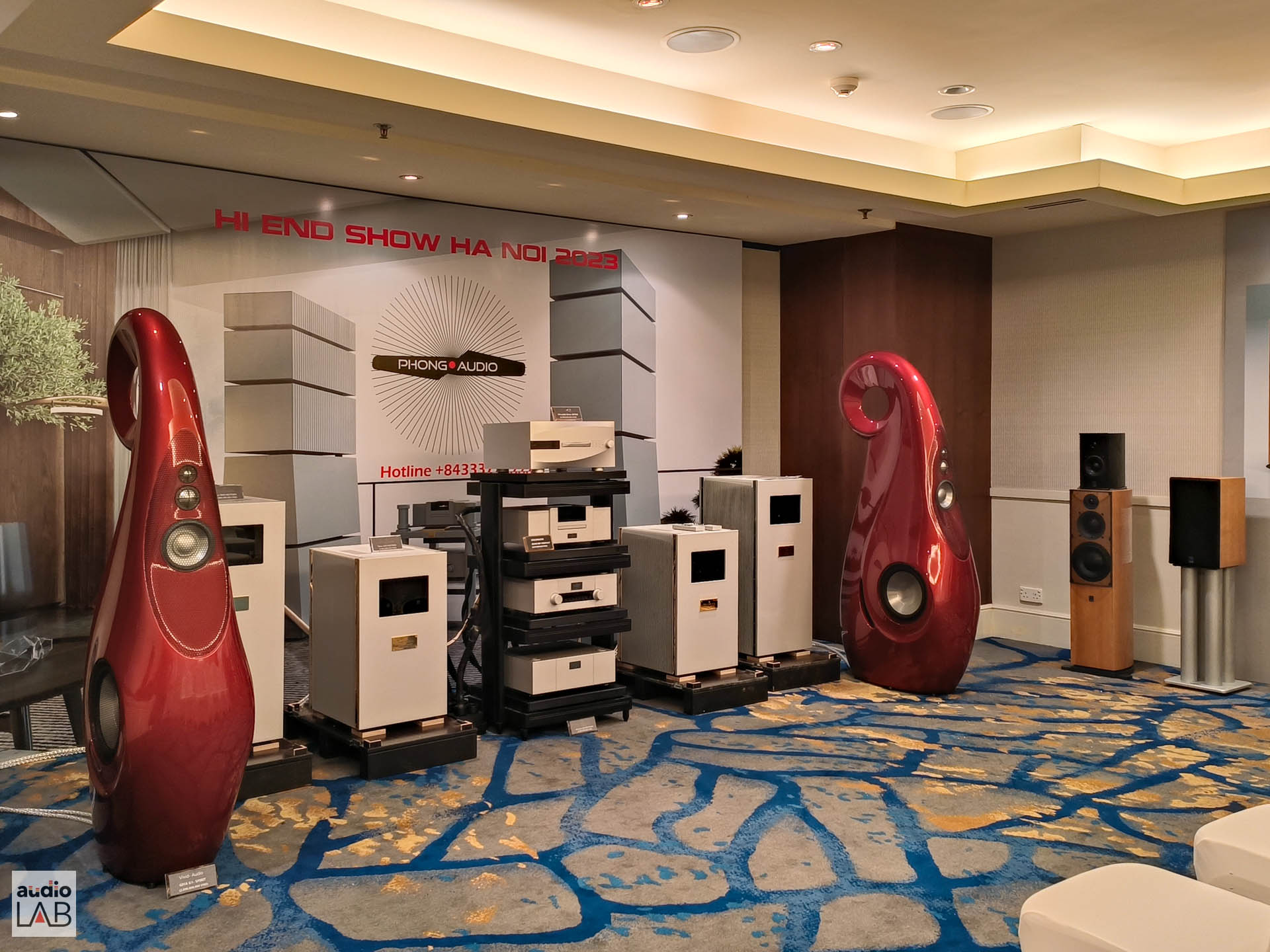 Cong-tac-chuan-bi-trien-lam-am-thanh-trieu-do-viet-nam-hi-end-show-2023-ha-noi-audio-lab (14 o...jpg