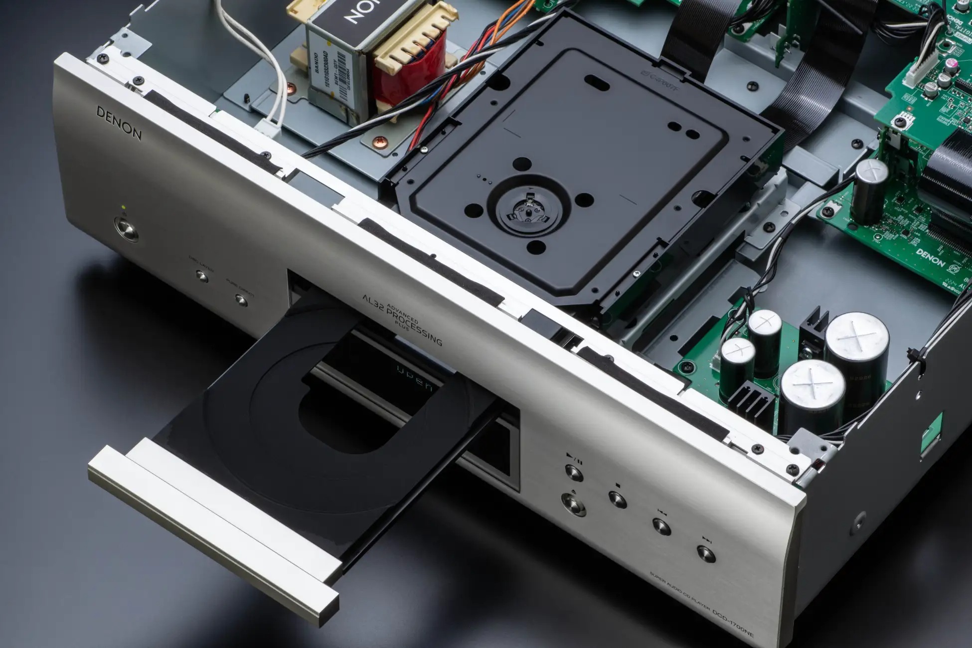 Denon ra mắt đầu cơ DCD-1700NE: Âm thanh trung thực, chơi được cả nhạc số