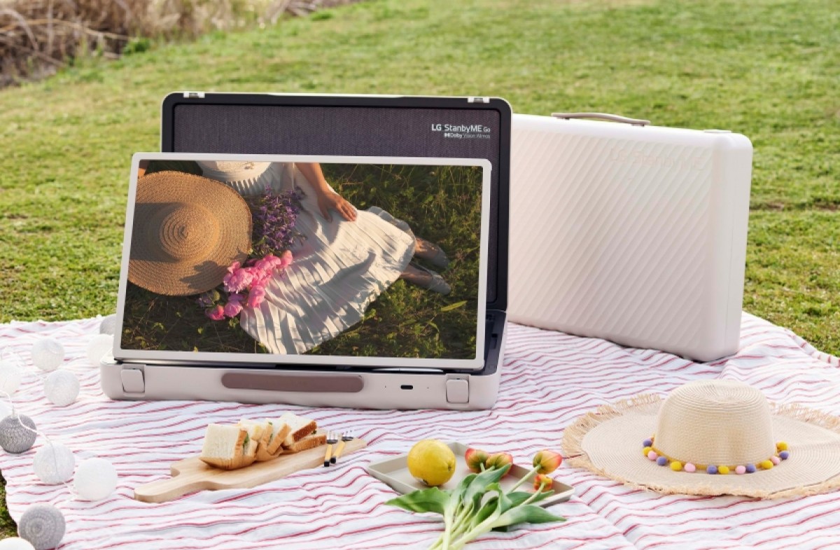 LG StanbyME Go 27LX5 ra mắt: Vali tích hợp loa và màn hình giải trí, giá 885 USD