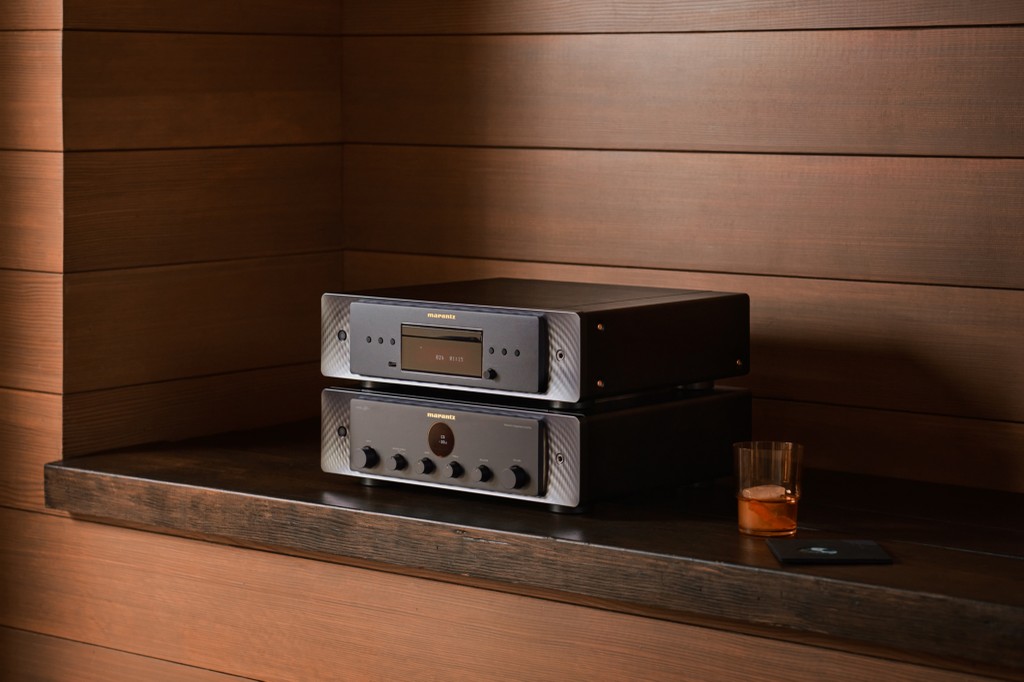 Đầu đọc Marantz CD 60 thiết kế hiện đại, đồng điệu với ampli Model 40n