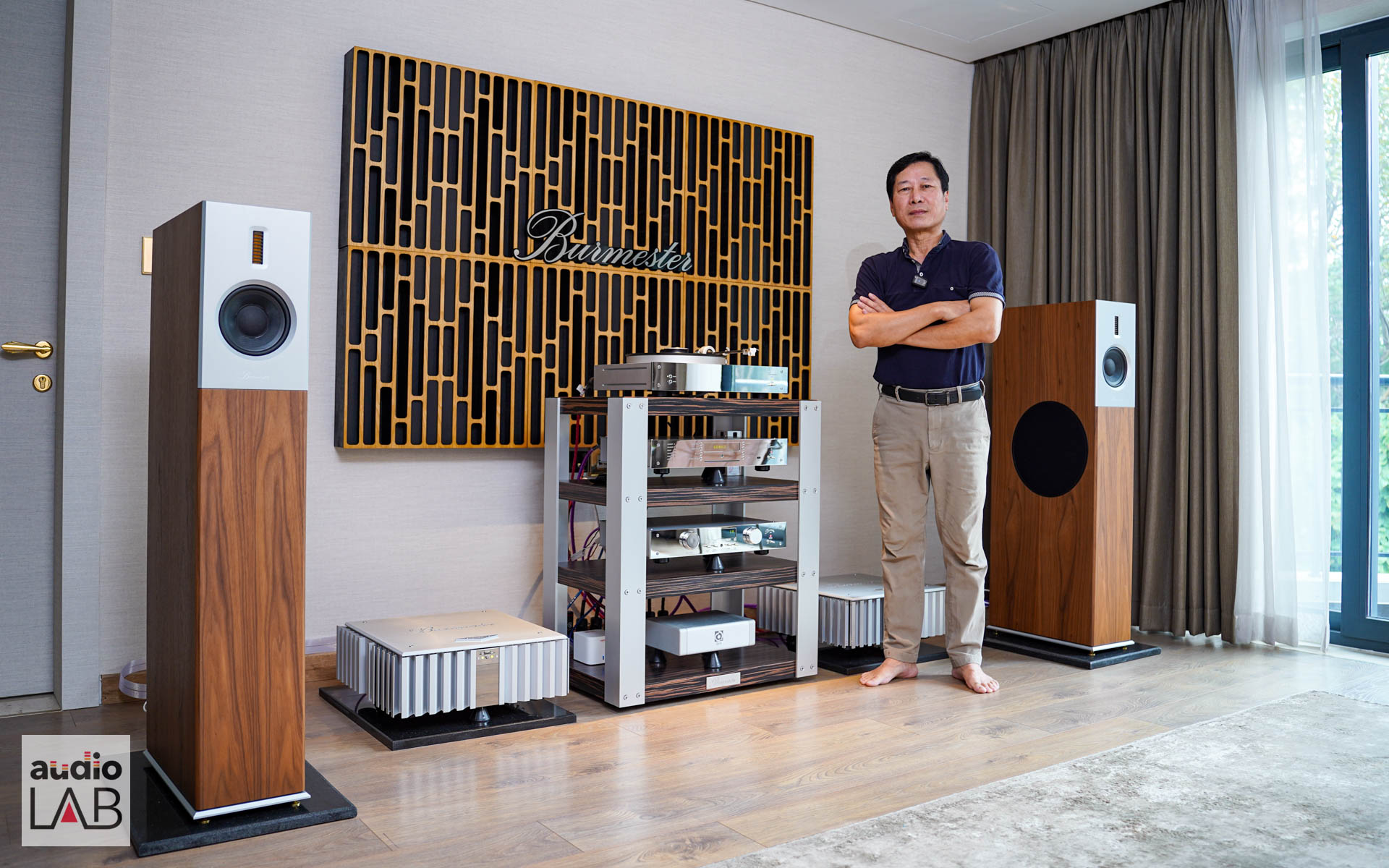 Tham quan nhà của Audiophile có tình yêu mãnh liệt với âm thanh danh tiếng từ Đức - Burmester