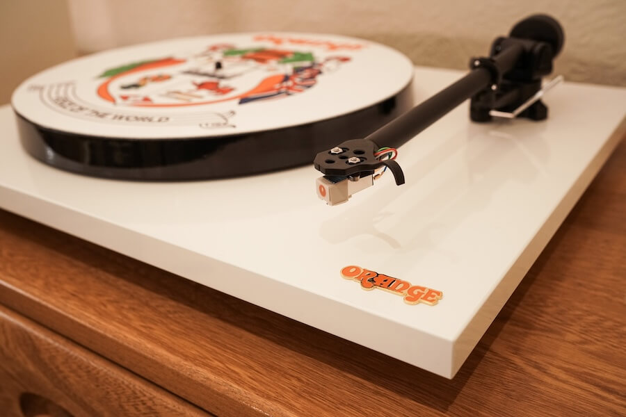 Orange Amplifiers O Turntable mâm than Media LAB 2.jpg