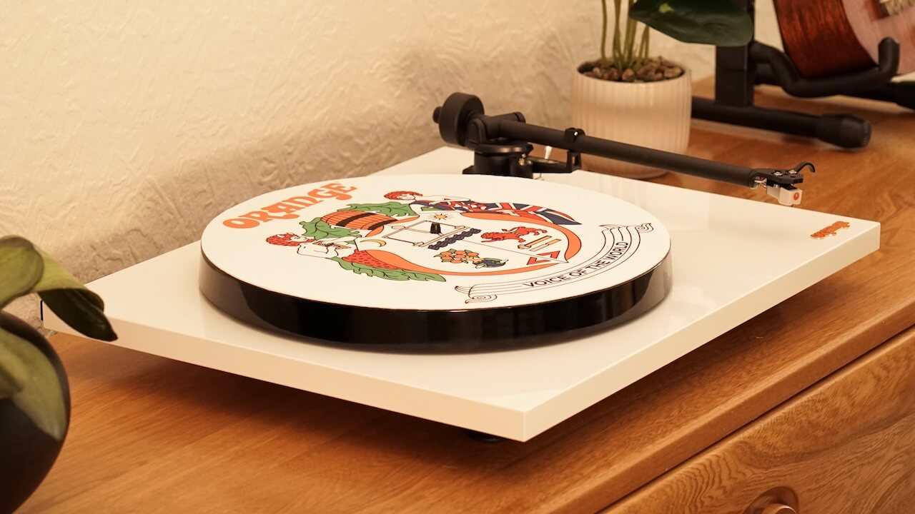 Orange Amplifiers O Turntable mâm than Media LAB.jpg