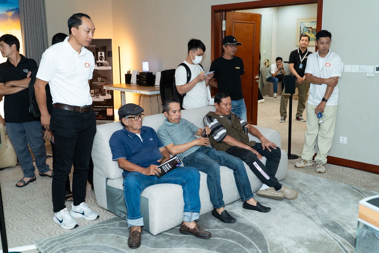 p.h.e show 2025-12.JPG