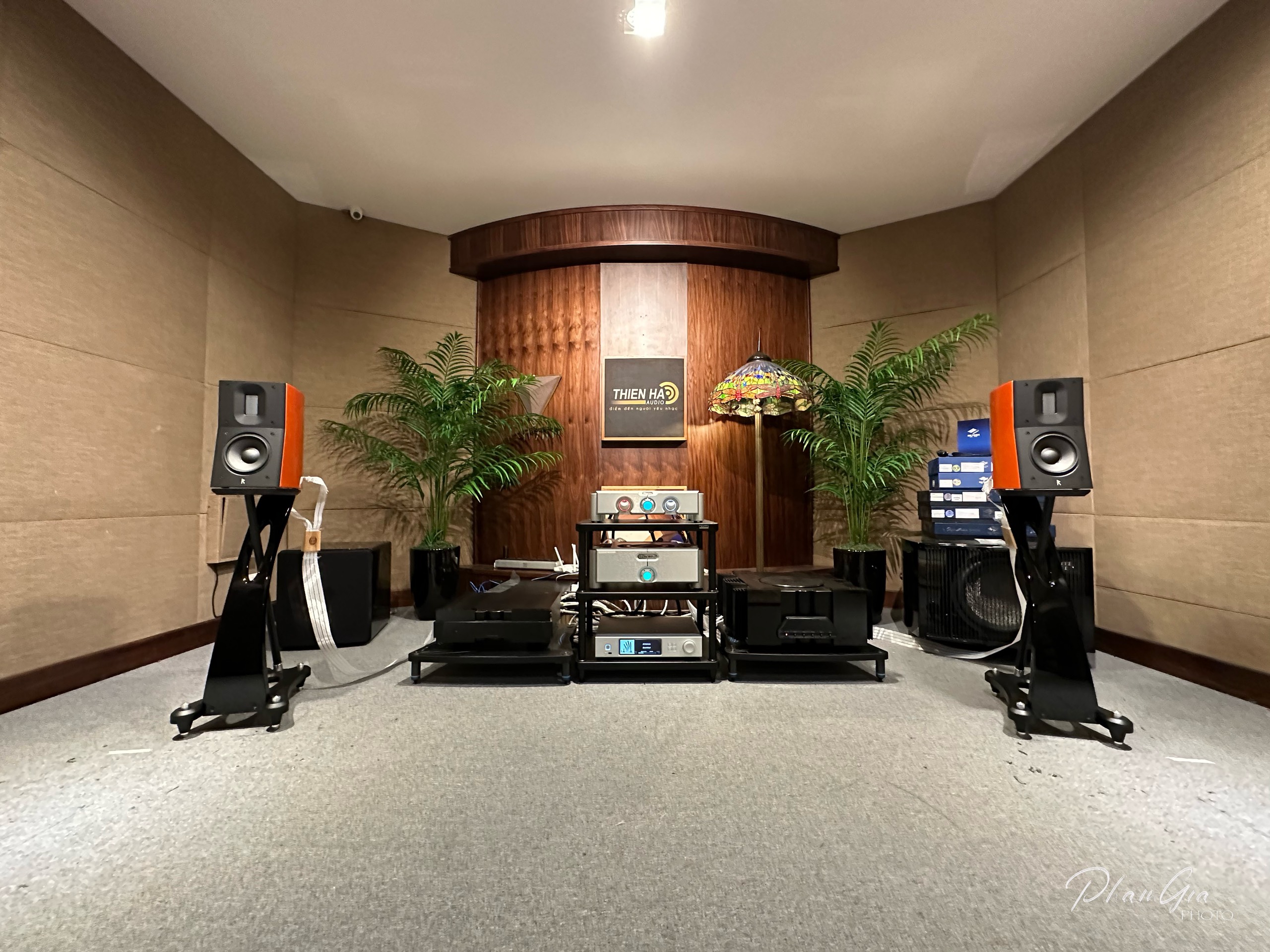 Trình diễn nét đẹp âm thanh ‘Âu Châu’ cùng Raidho TD-1.2 và Chord Ultima Pre 3 & Ultima 5 tại Thiên Hà Audio