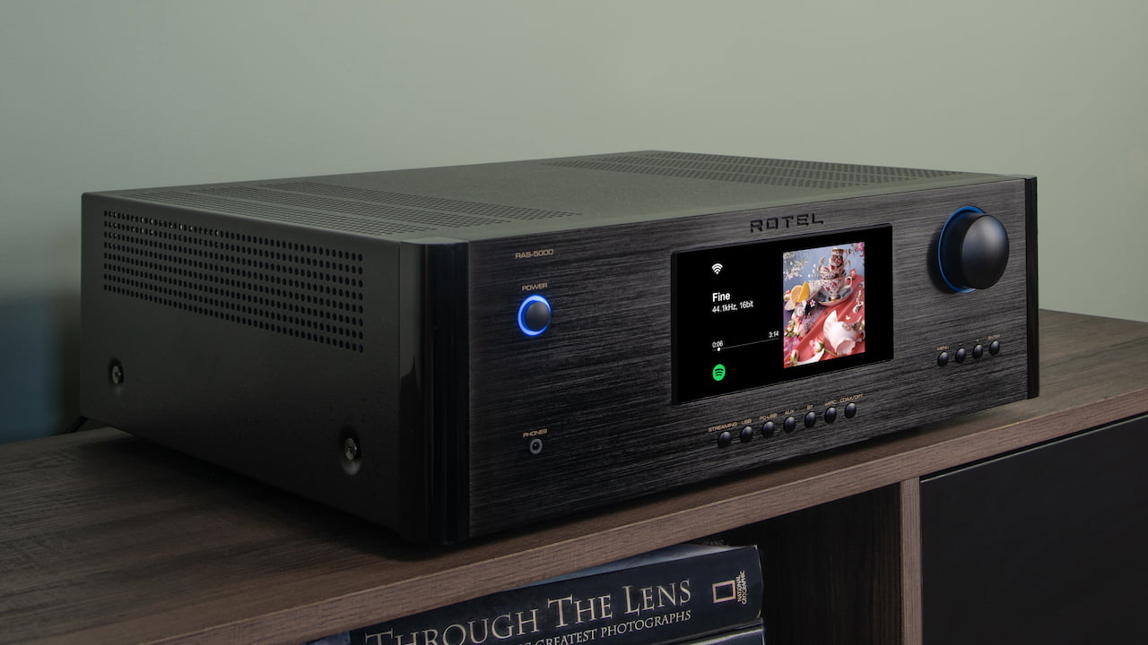 Rotel RAS-5000 chính thức: Mẫu ampli kiêm nguồn phát đa chức năng, giá 2999 USD