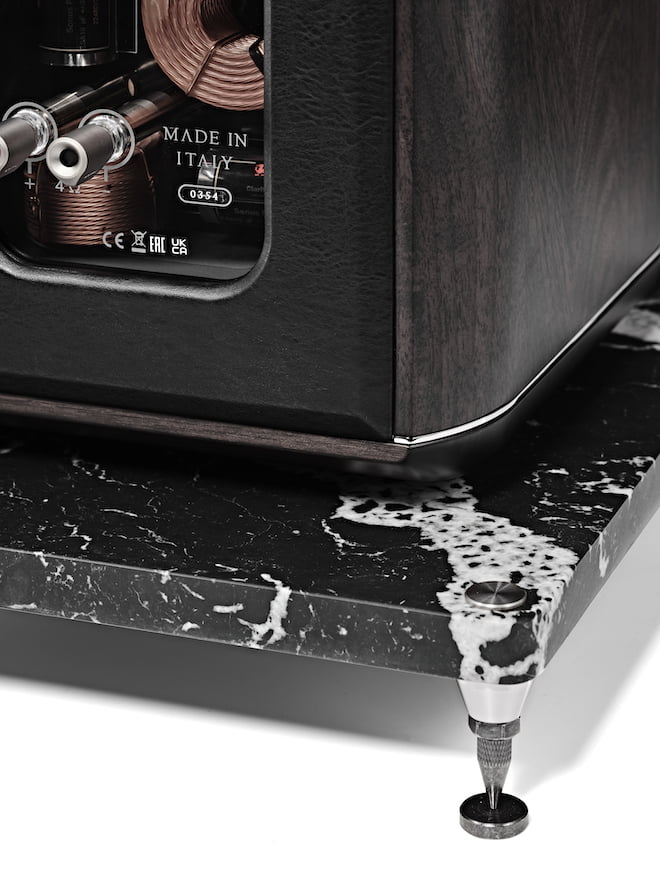 sonus-faber-maxima-amator-graphite-black-detail.jpg