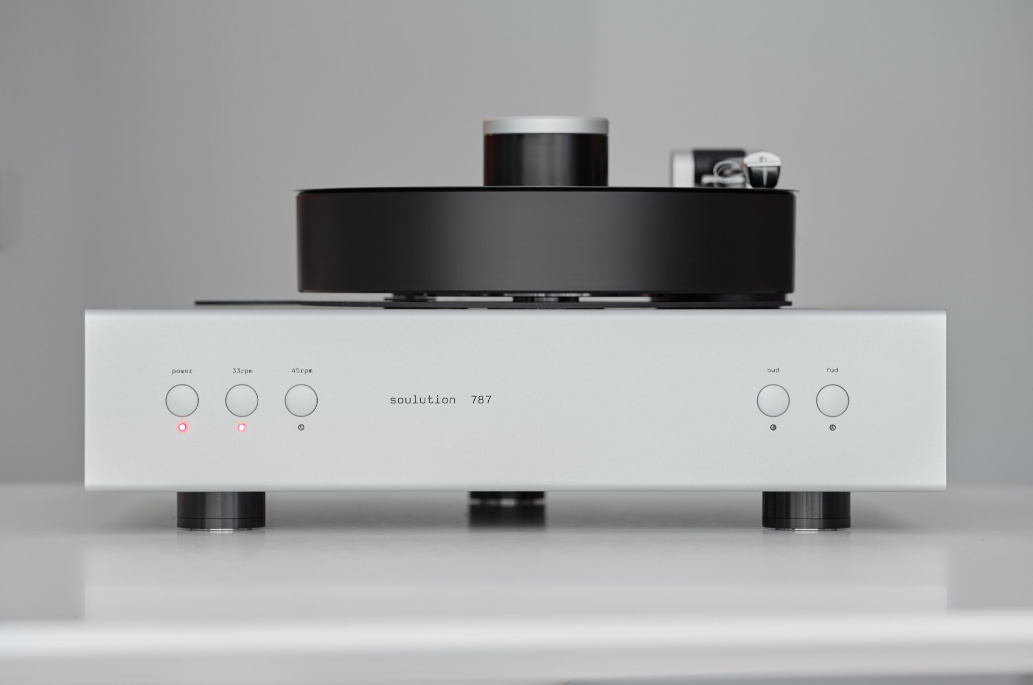 Soulution 787 – mâm đĩa than tham chiếu “định nghĩa lại” kỹ thuật tracking tuyến tính, giá hơn 2 tỷ đồng
