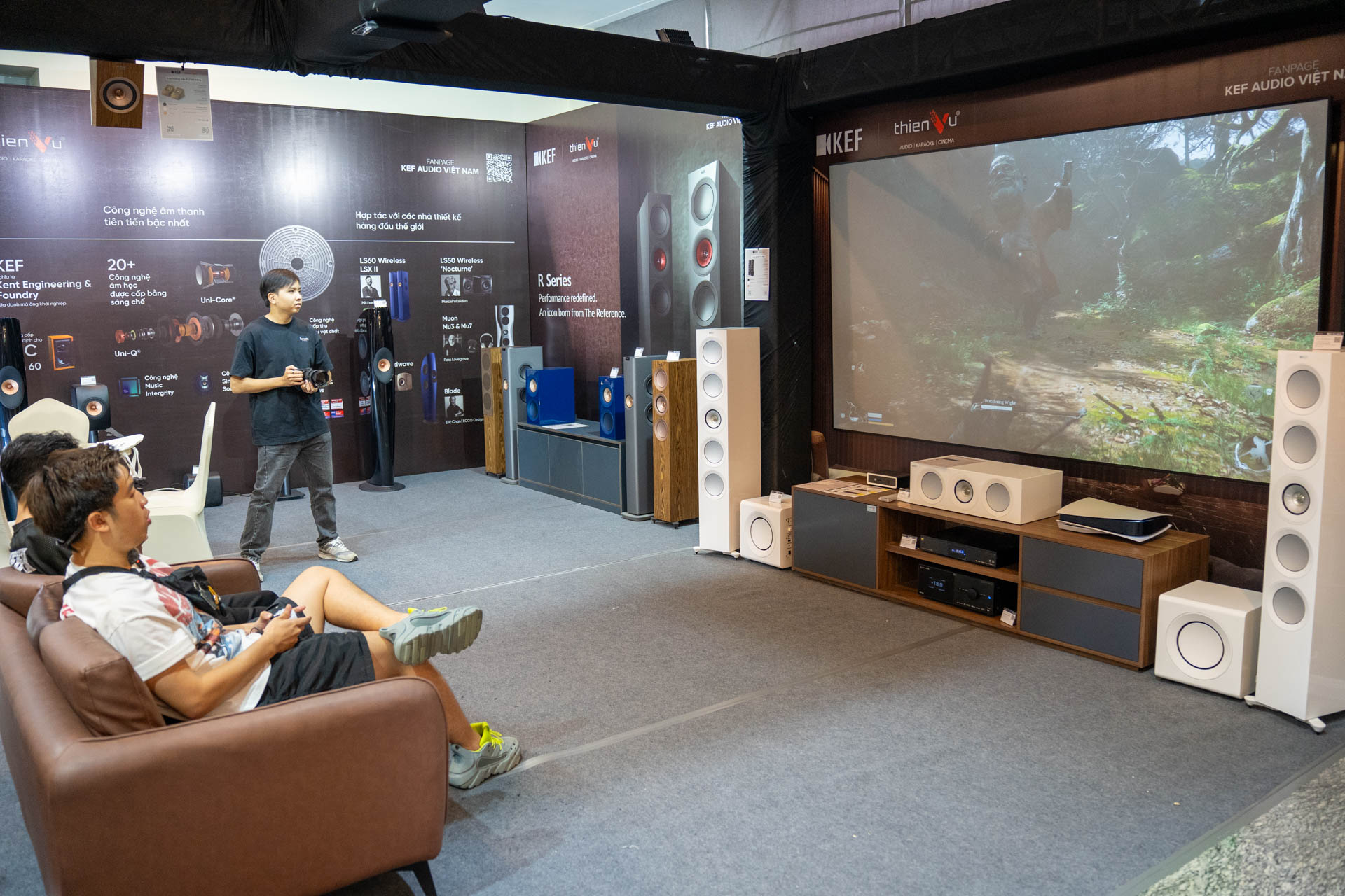 Thiên Vũ Audio: Khám Phá Không Gian Giải Trí Đẳng Cấp Với Âm Thanh Hi-Fi Thiết Kế Lifestyle Từ KEF Tại P.H.E Show 2024