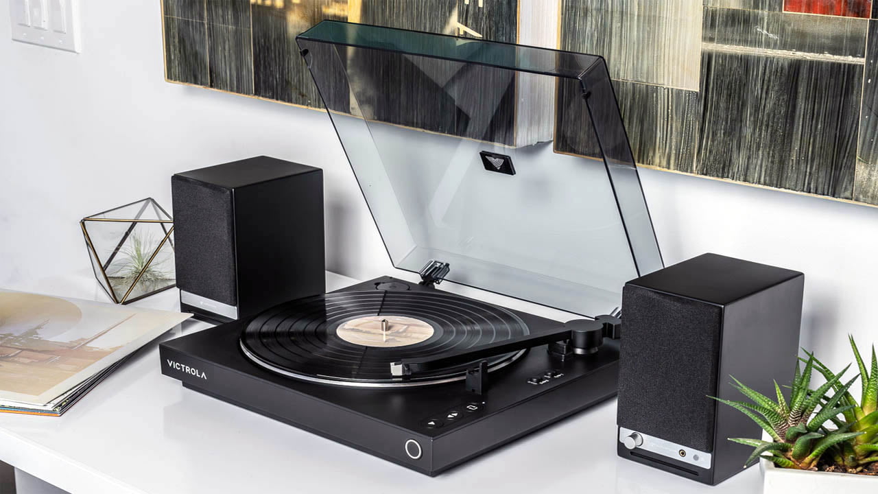 Victrola ra mắt bộ đôi mâm than vinyl mới và loa bluetooth dạng đá tương thích với Sonos và Roon tại CES 2024