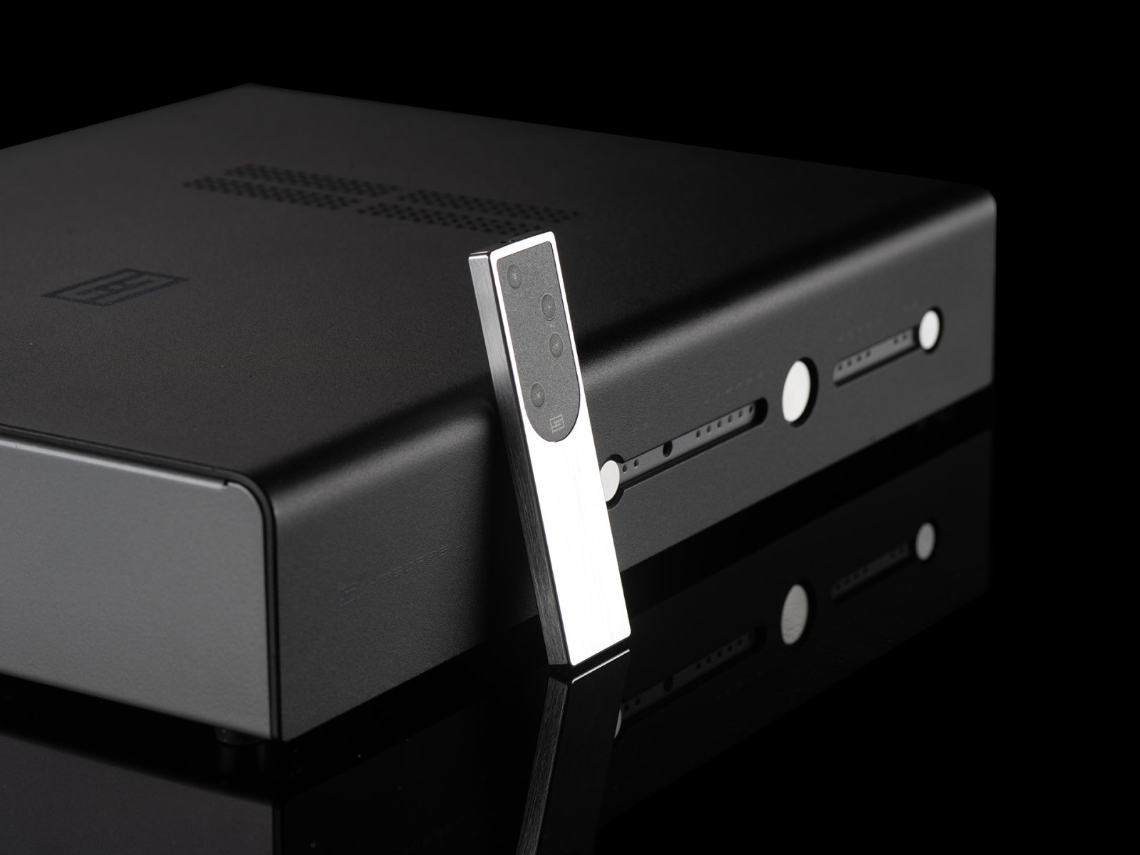 yggyplus-black-remote-1920.jpg